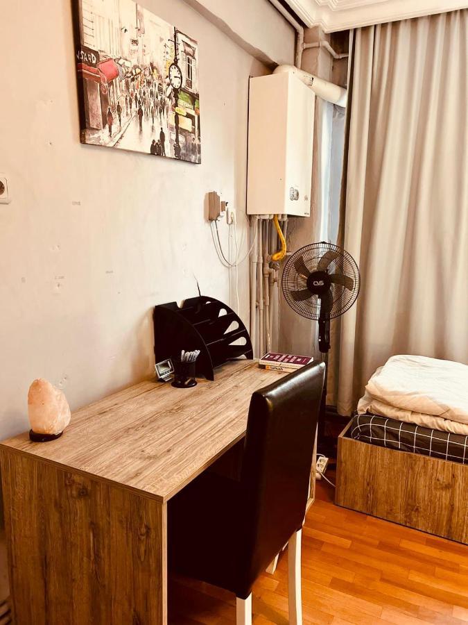 A Cozy Room Istanbul Exterior photo